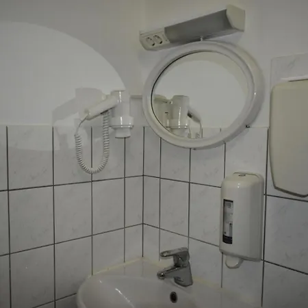 Heleni Maja Kuelalistemaja Poltsamaa