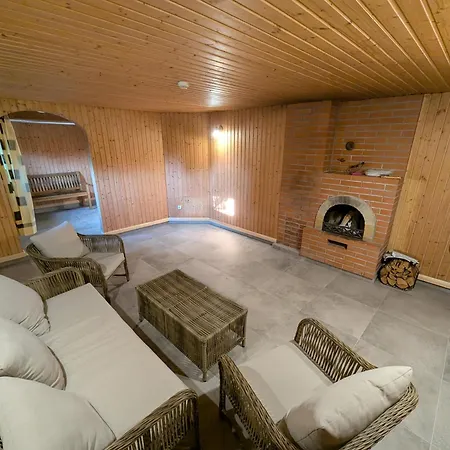 Heleni Maja Kuelalistemaja Hotel Poltsamaa