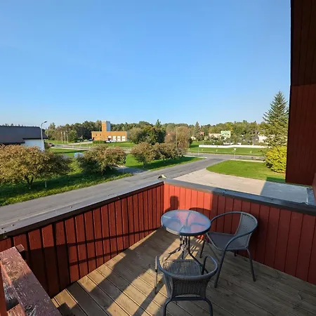 Heleni Maja Kuelalistemaja Hotell Poltsamaa