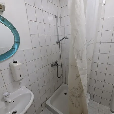 Hotel Heleni Maja Kuelalistemaja