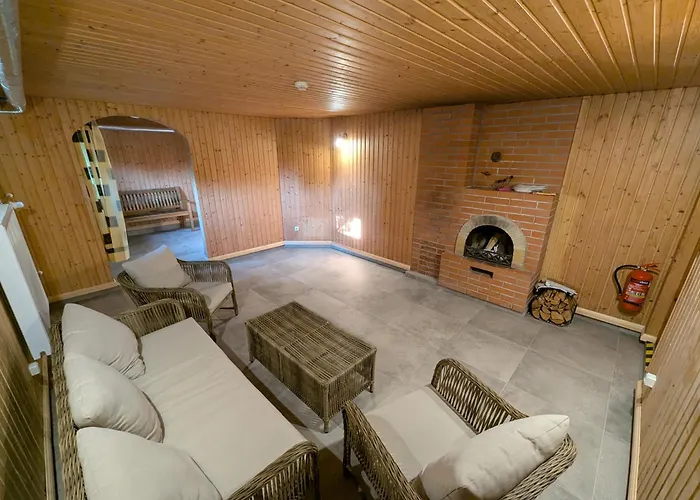 Heleni Maja Kuelalistemaja Hotel Poltsamaa