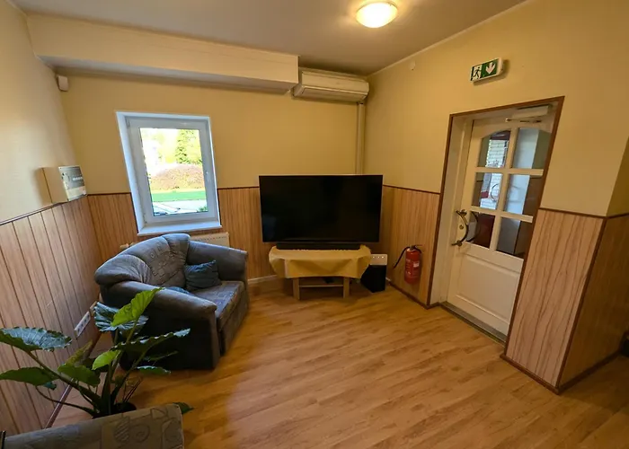 Heleni Maja Kuelalistemaja * Poltsamaa